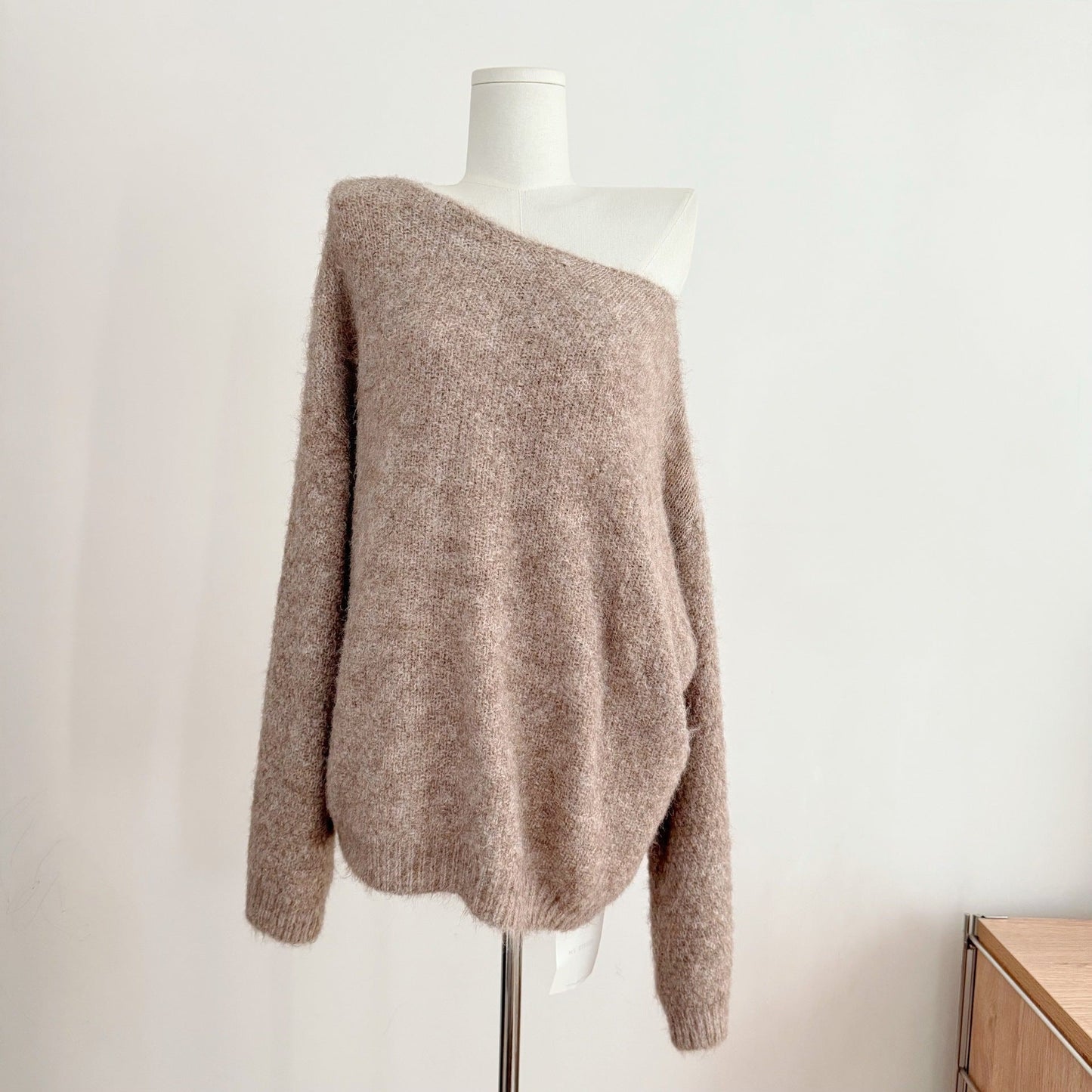 Maglione dalla vestibilità morbida sulle spalle